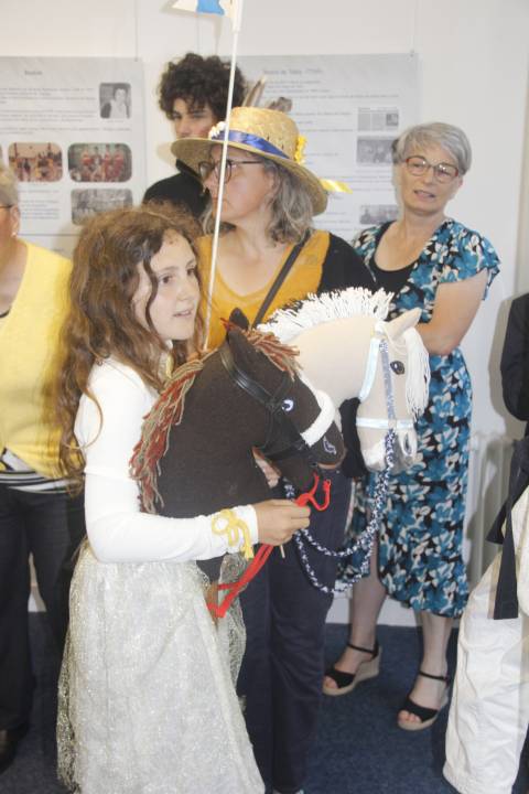 Et se prépare à une démonstration